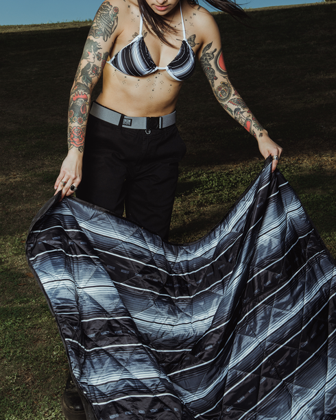 BLACK SERAPE ADVENTURE BLANKET